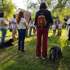 Tiersegnung im Pfarrgarten